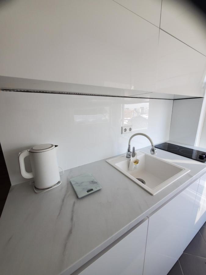 Sleep And Drive White Apartment Sarajevo Bagian luar foto
